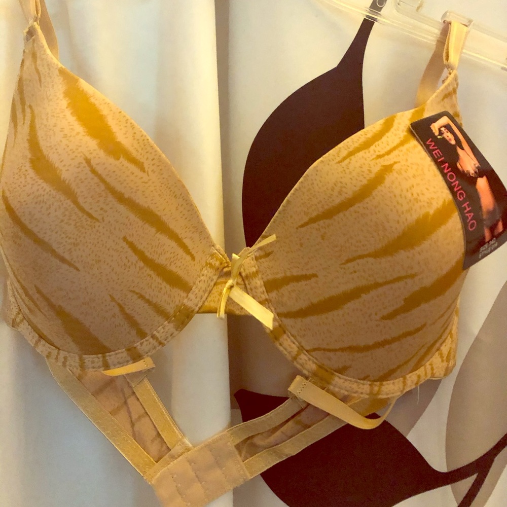 Wei women size 34D lightly padded push-up bra